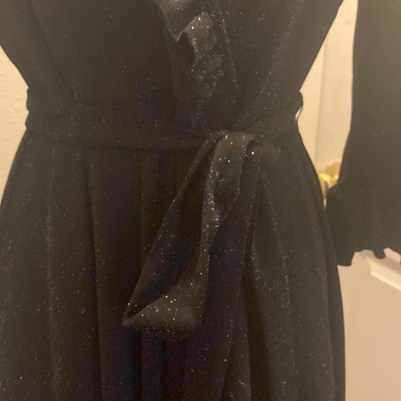 Gabby Skye Black with silver Nordstrom long Sleeve faux wrap Dress Size 6 - Picture 5 of 9